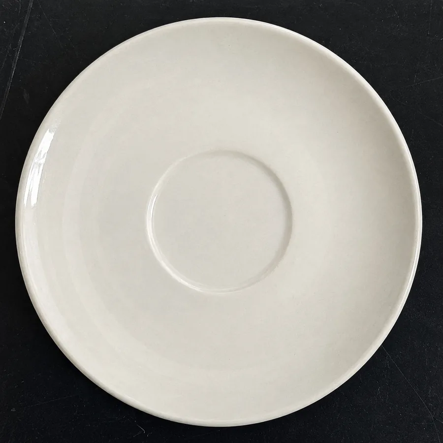 An undecorated cream coupe plate